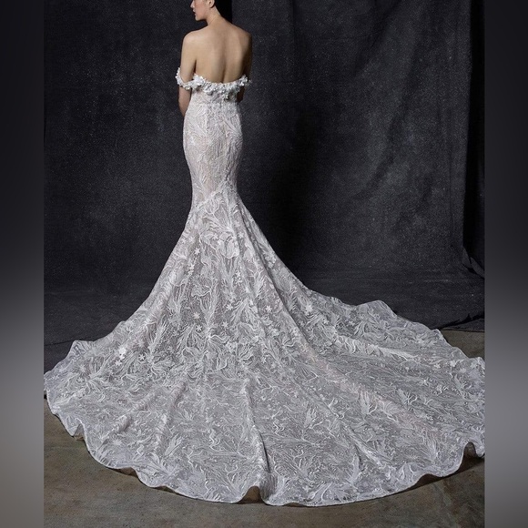 Enzoani Odette Embroidered Floral Lace Wedding Gown Brand New Unaltered size 2 - Picture 4 of 13